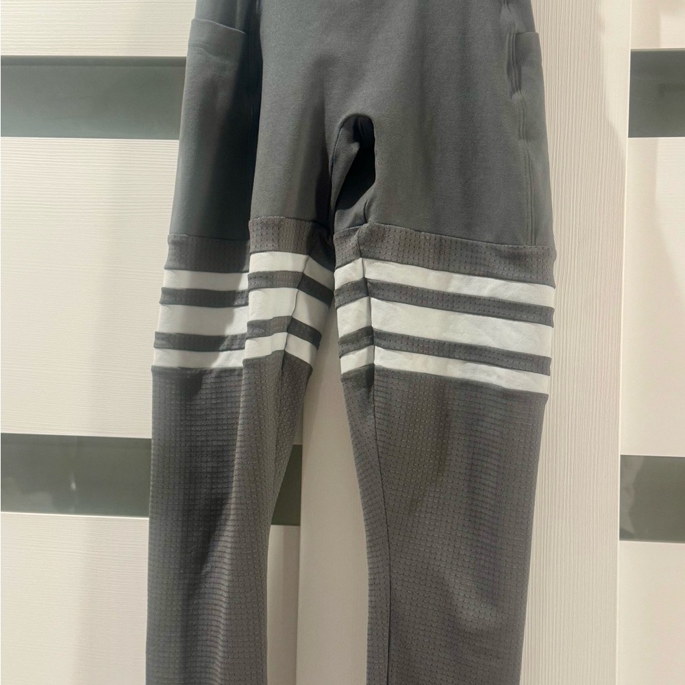 Bombshell Sportswear Steel Gray Leggings Stripe Detail Size Small